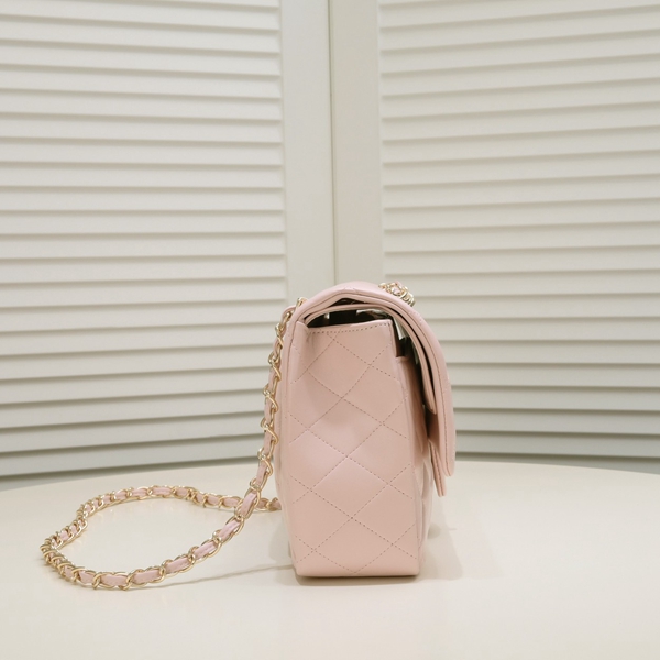 シャネルバッグ背面デザイン